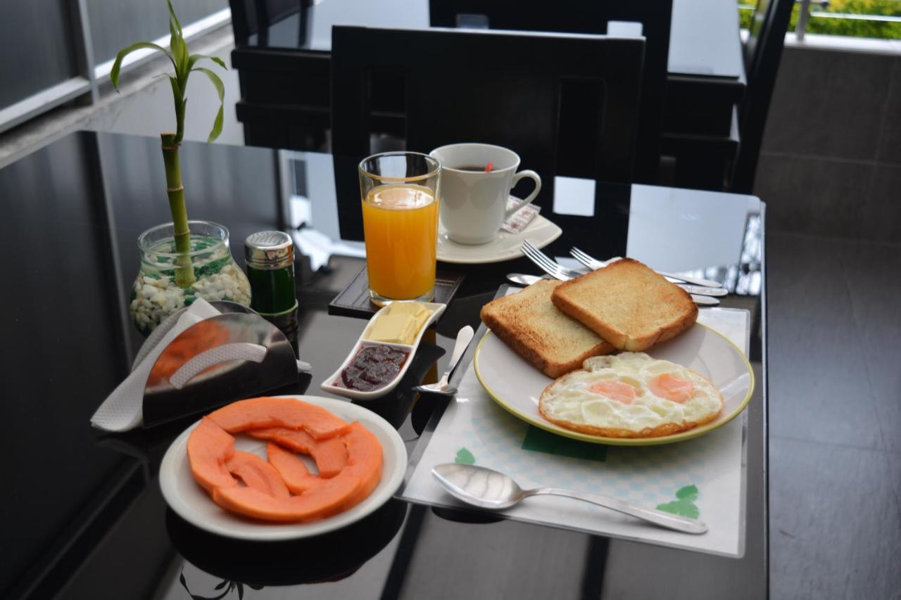 Hotel Quality Comfort House Bogota Bagian luar foto