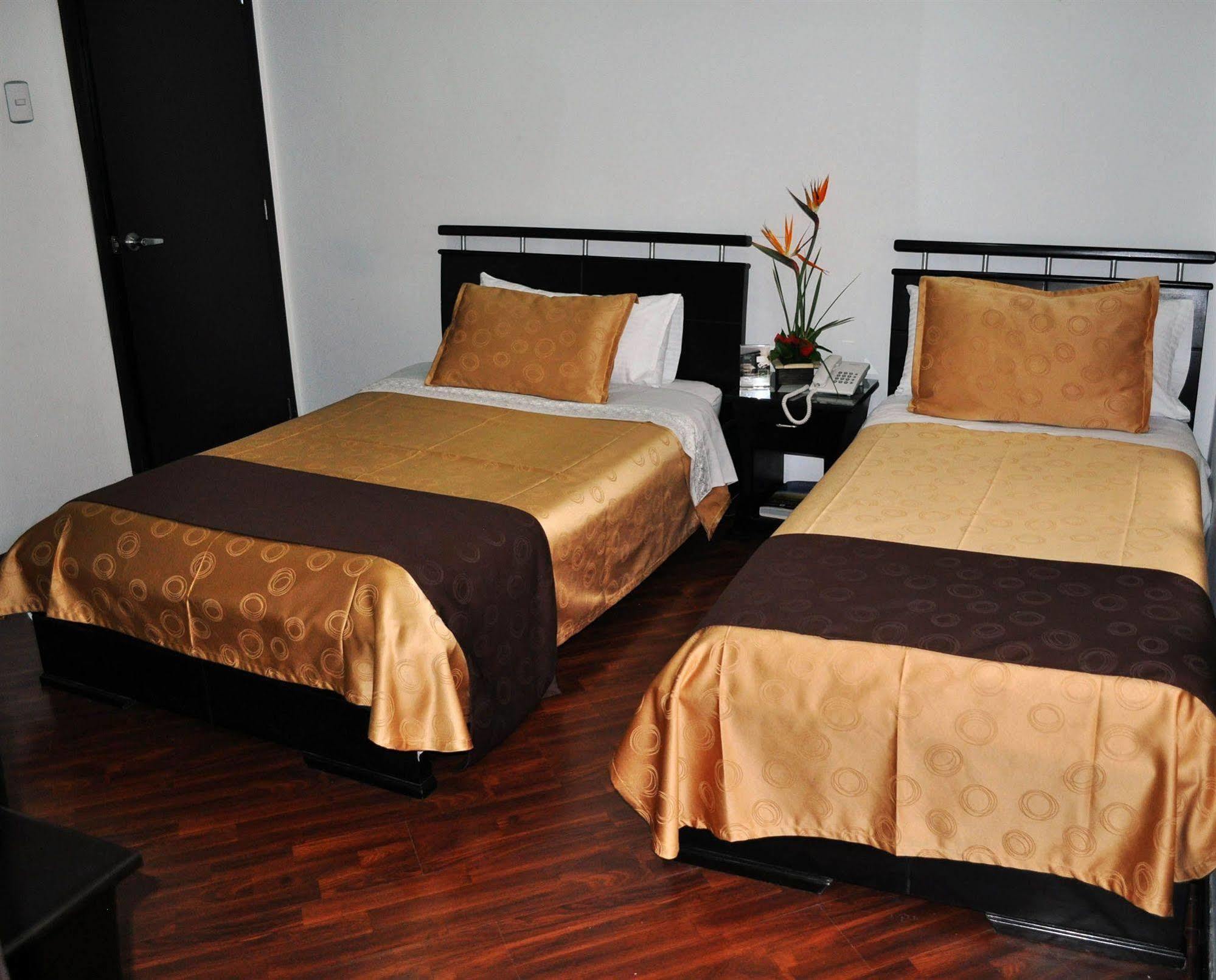 Hotel Quality Comfort House Bogota Bagian luar foto